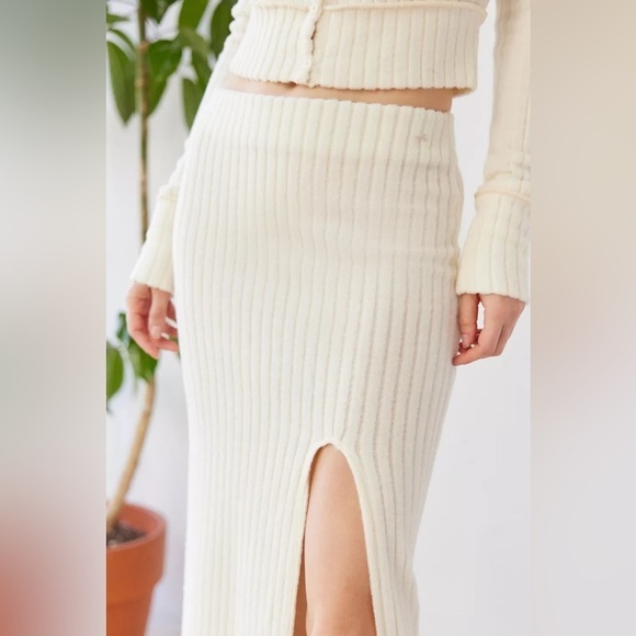 Out From Under BouncePlush Suki Ribbed Maxi Skirt and top - Picture 2 of 9
